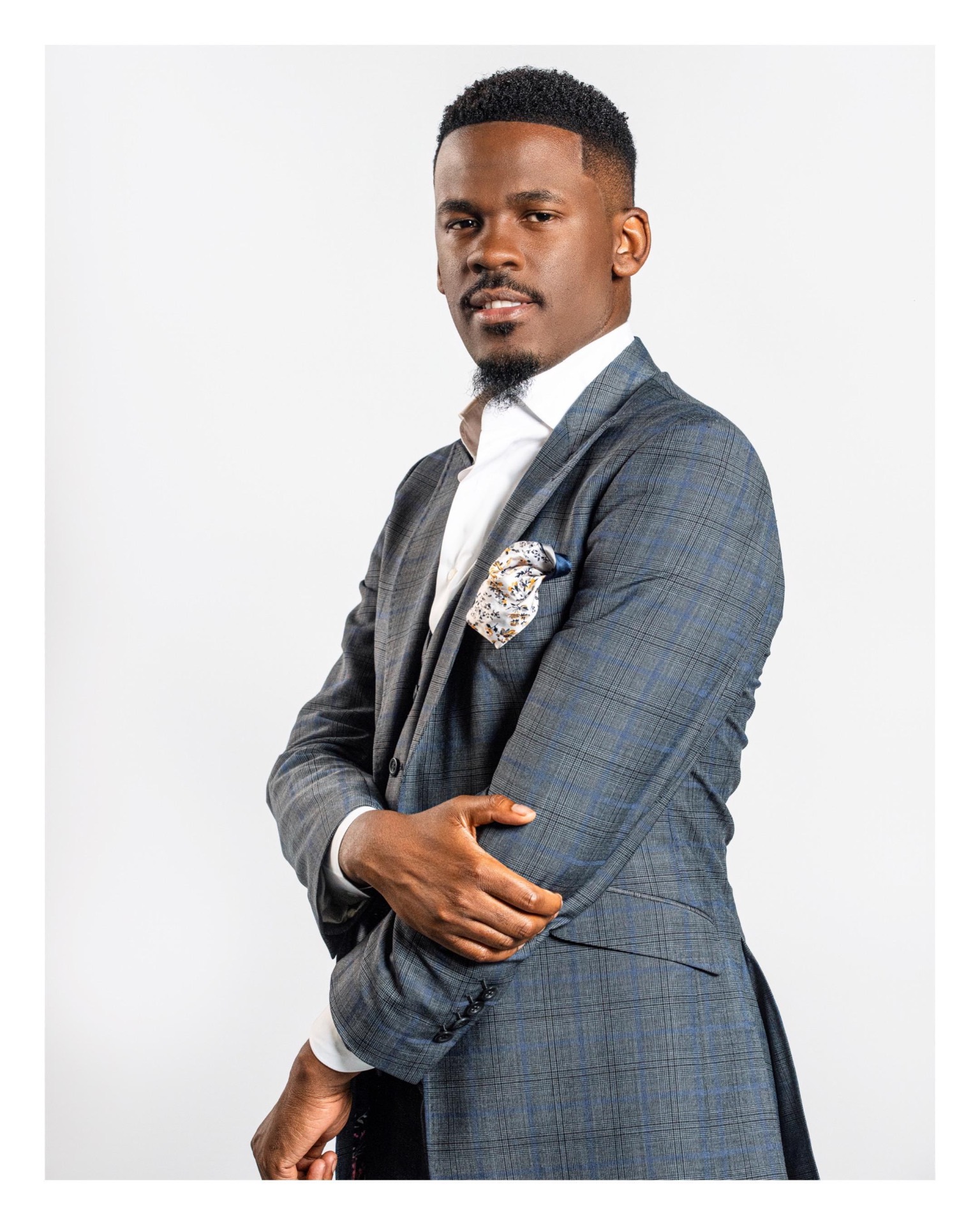 Corporate — Trois-quarts